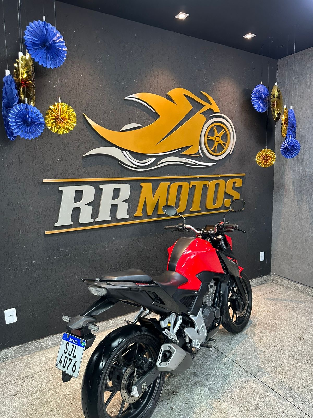 CB 300F 